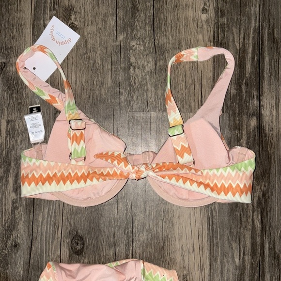 Dippin Daisy’s two piece bikini - NWT size medium - Picture 8 of 8